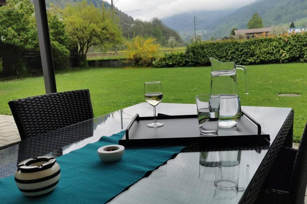 Schones Kleines Studio Mit Sitzplatz, Mitten Im Prattigau Jenaz Esterno foto