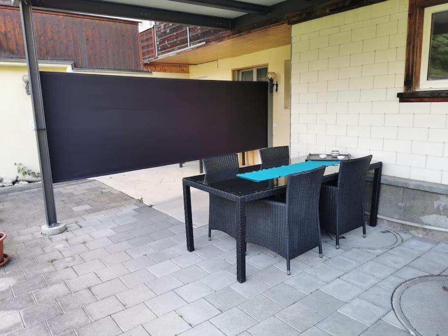 Schones Kleines Studio Mit Sitzplatz, Mitten Im Prattigau Jenaz Esterno foto