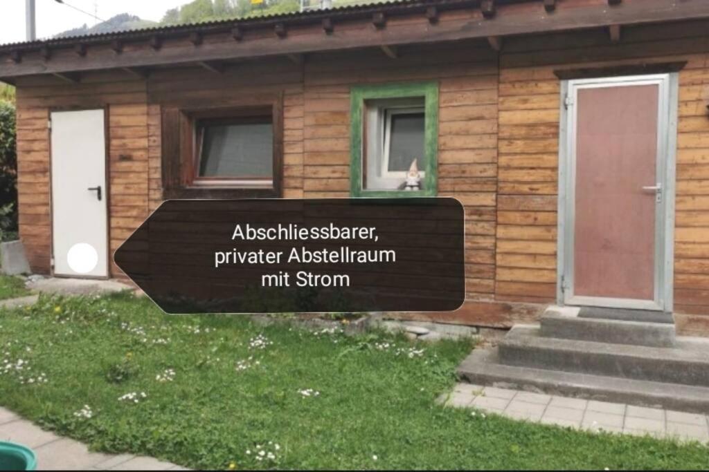 Schones Kleines Studio Mit Sitzplatz, Mitten Im Prattigau Jenaz Esterno foto