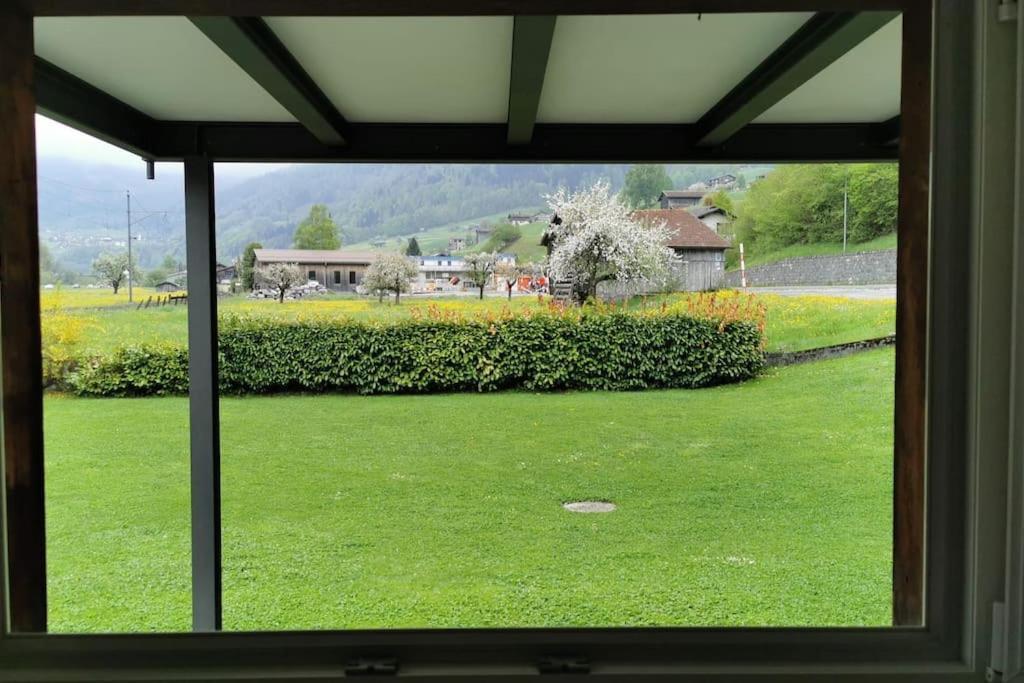 Schones Kleines Studio Mit Sitzplatz, Mitten Im Prattigau Jenaz Esterno foto